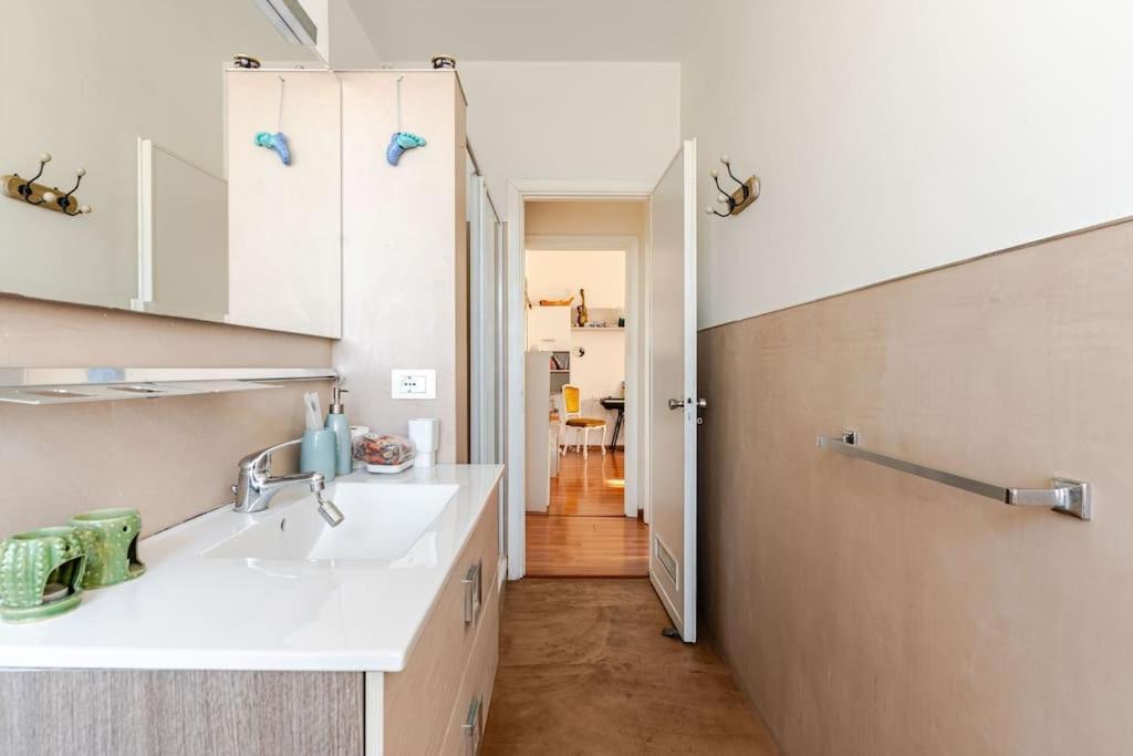 ジェノヴァAmiro Casa Sea View Torreアパートメント エクステリア 写真